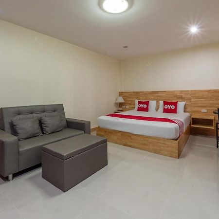 Hotel OYO 1136 Maple Mansion à Pattaya Extérieur photo