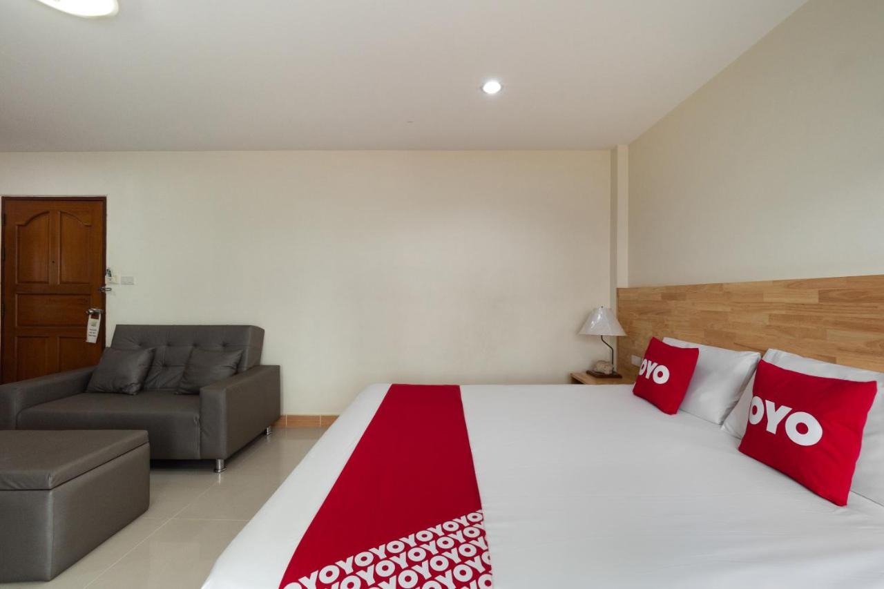 Hotel OYO 1136 Maple Mansion à Pattaya Extérieur photo