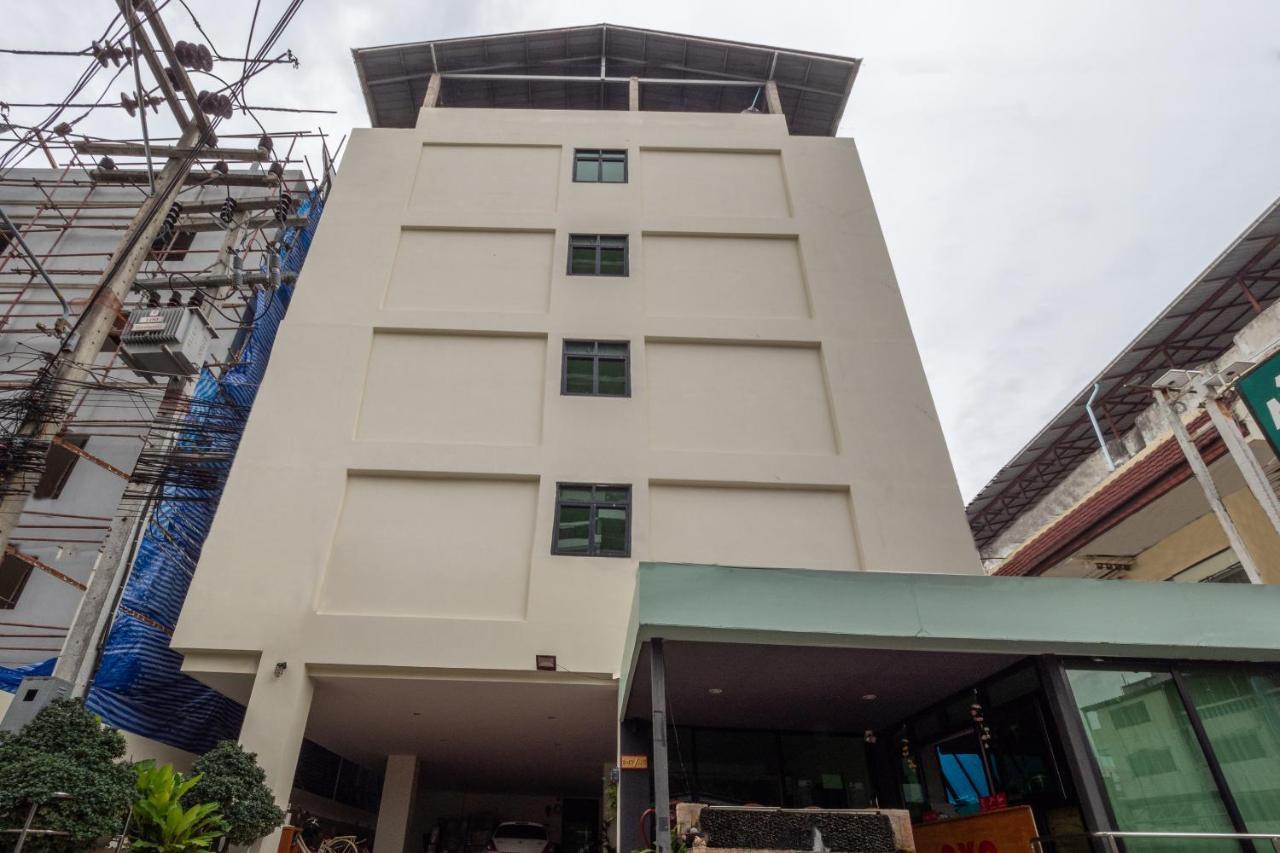 Hotel OYO 1136 Maple Mansion à Pattaya Extérieur photo