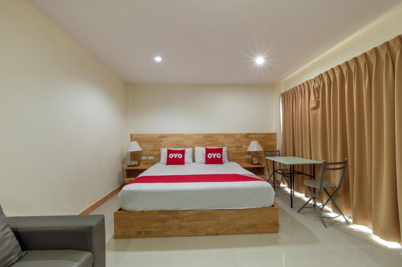 Hotel OYO 1136 Maple Mansion à Pattaya Extérieur photo