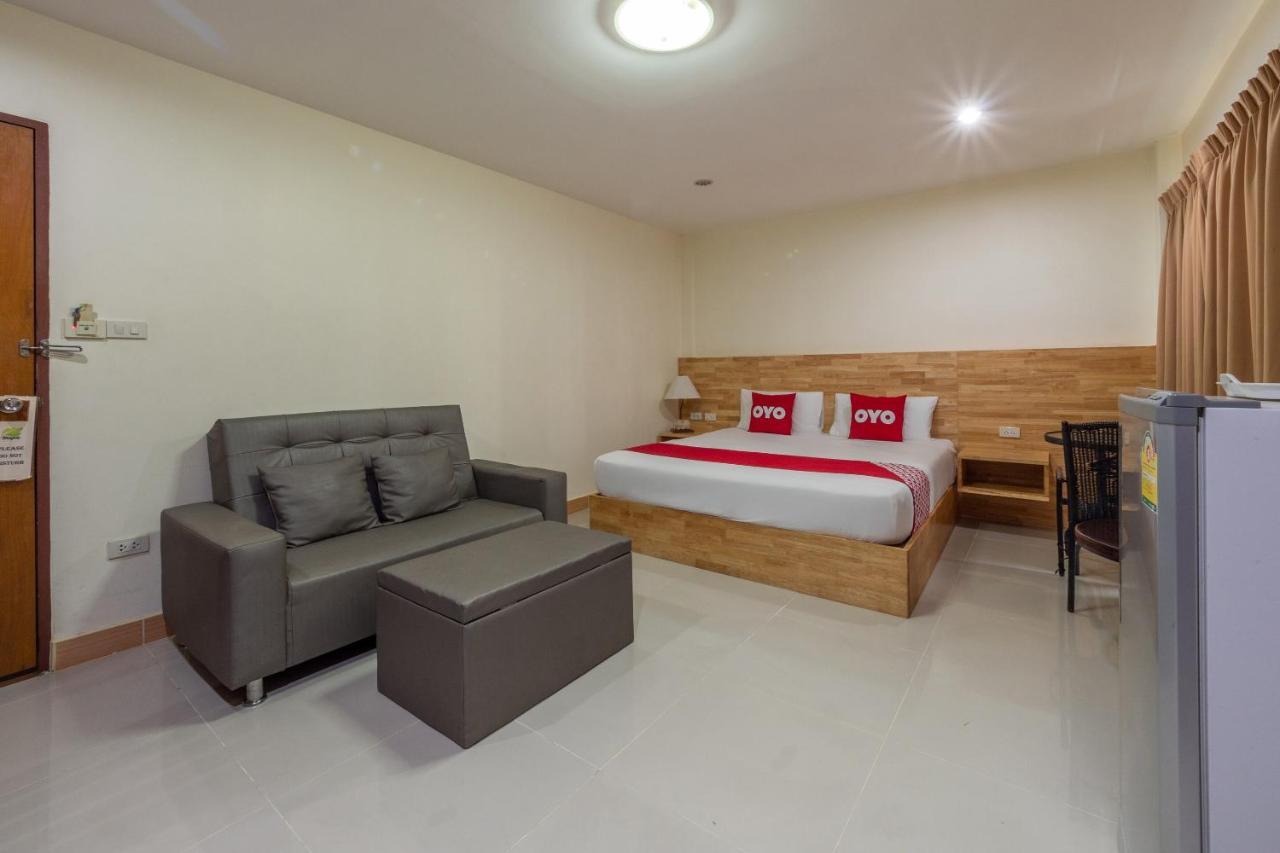 Hotel OYO 1136 Maple Mansion à Pattaya Extérieur photo